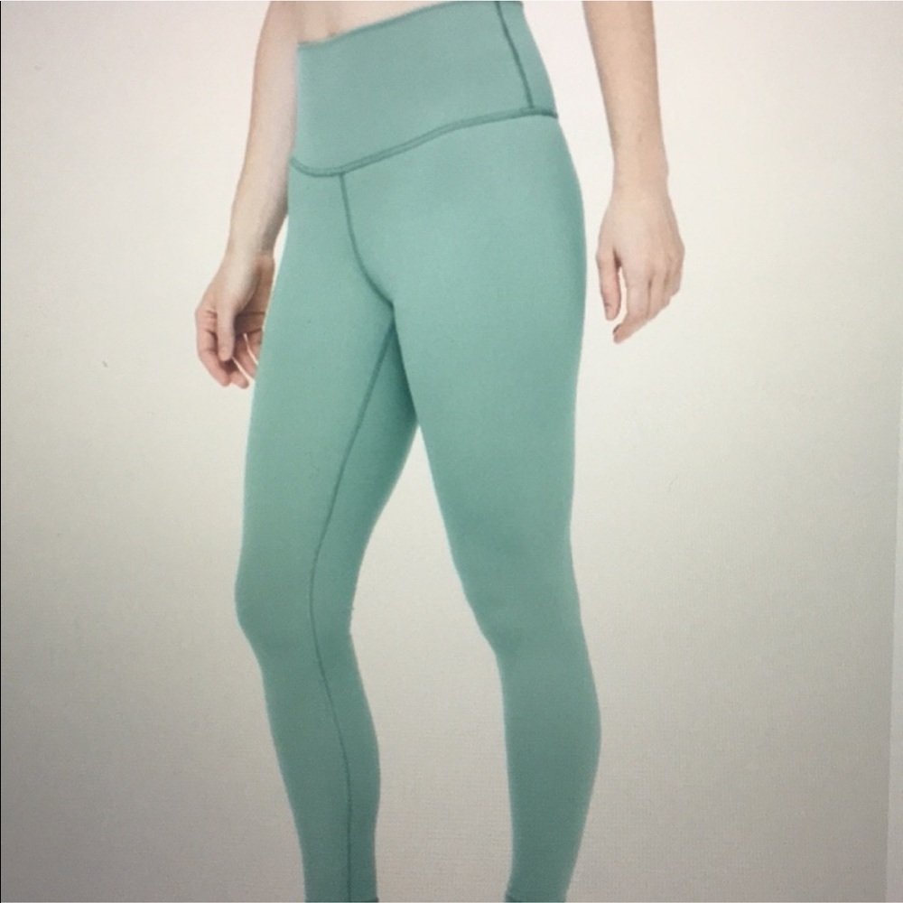 Lululemon 28” Forest Pine Wunder Under